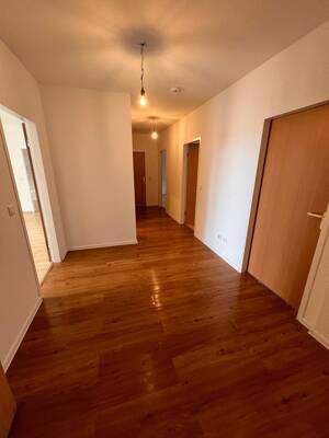 Großzügige 4-Zimmer-Dachgeschosswohnung mit Balkon und markanter Giebelfensterfront – 32756 Detmold – Vorschaubild 7