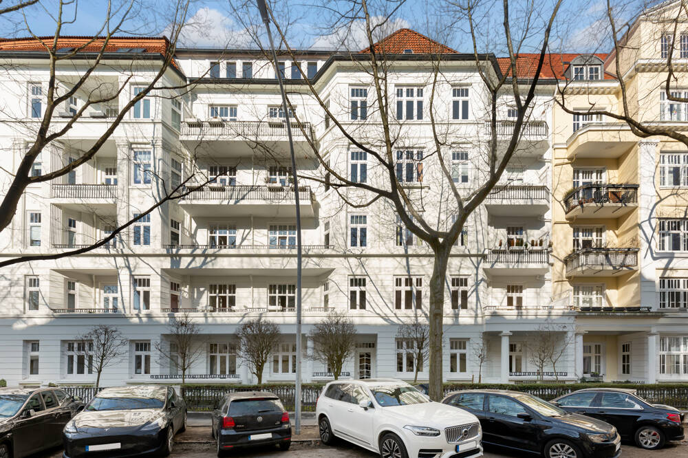 Top-Lage in Hamburg-Winterhude: Traumhafte 4,5-Zimmer-Altbauwohnung mit zwei Balkonen