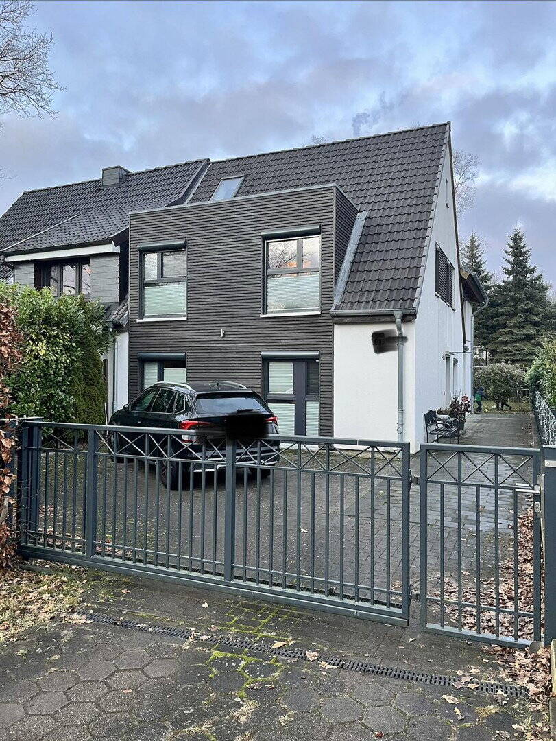 Schönes Familien-Haus mit 7 Zimmern und tollem Garten in Sasel