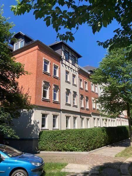 Großzügige 2-Zimmer mit Laminat, Wannenbad, SP und Balkon in ruhiger Lage! EBK mgl.