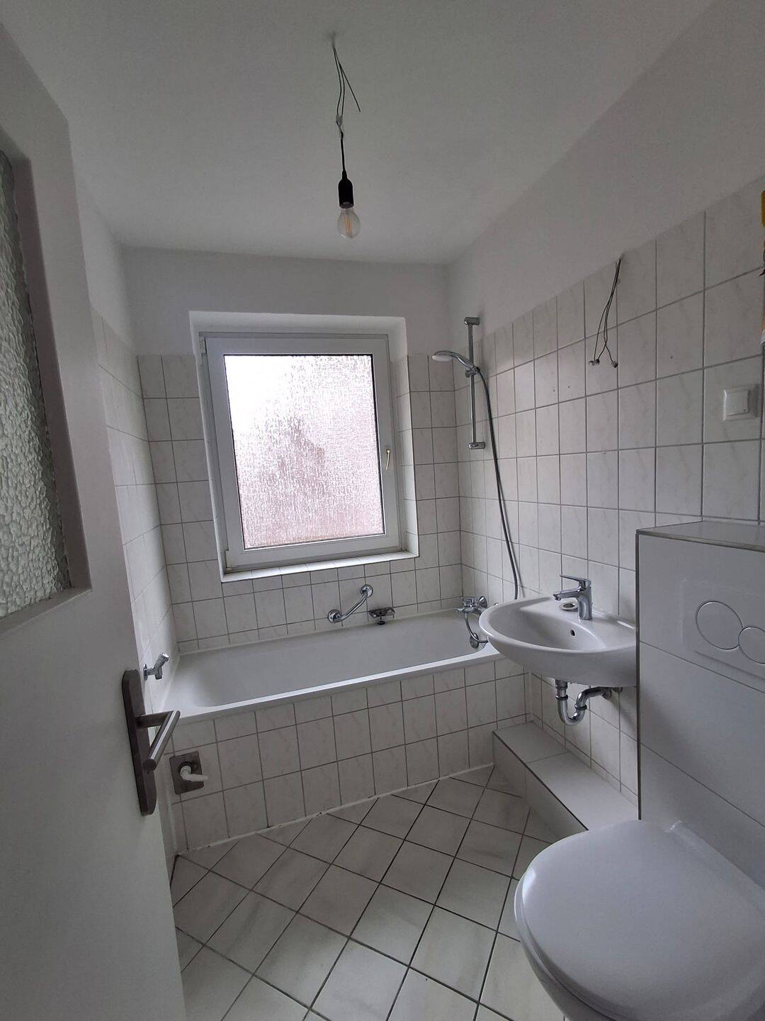 Helle 3-Zimmer-Wohnung mit Balkon und Einbauküche in zentraler Lage – Bremerhaven – Vorschaubild 8
