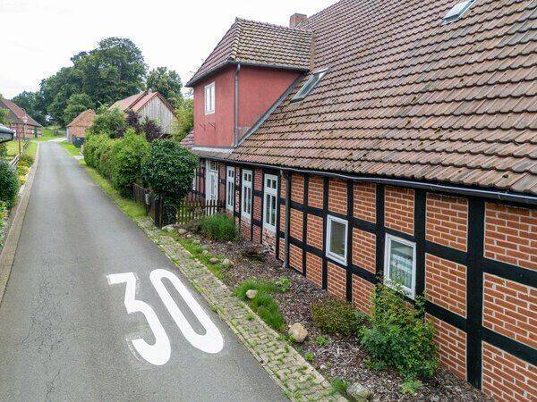 Historisches Fachwerkhaus OHNE Provision: teil-modernisiert, und mit viel Platz für die ganze Familie -- ein Traum für kreative Heimwerker! – Bassum – Vorschaubild 7