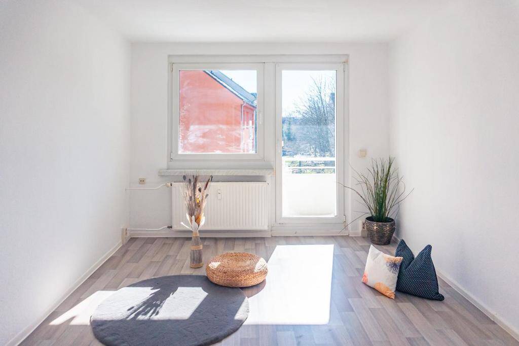 Großzügige 2-Raum-Balkonwohnung mit Gäste-WC – Chemnitz – Vorschaubild 2
