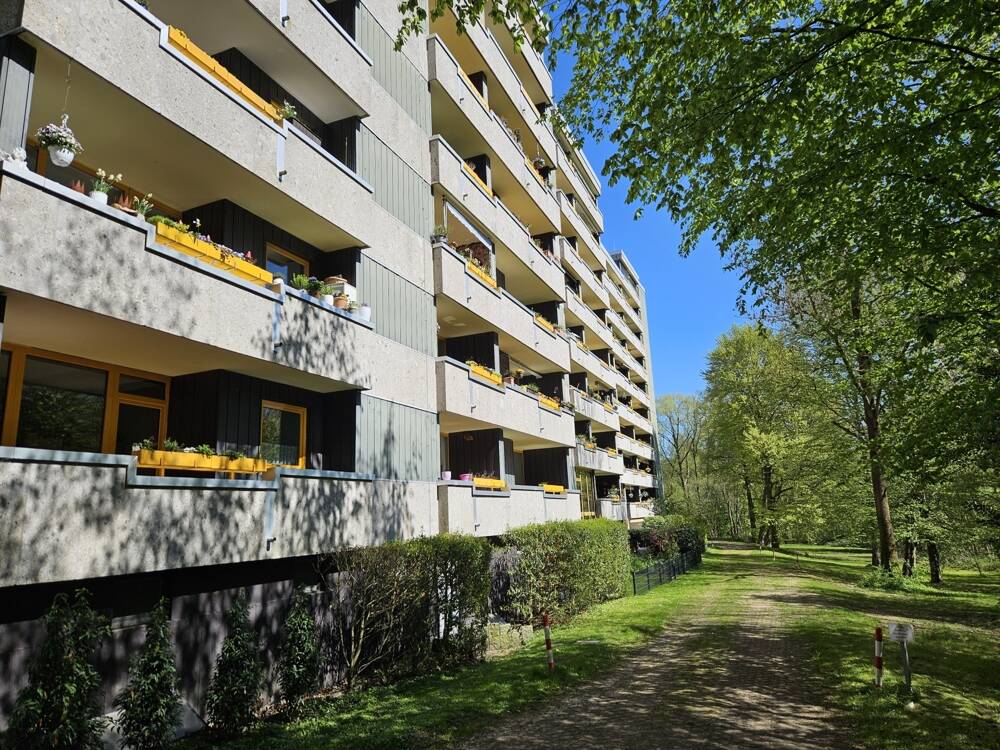 Tiefgaragenstellplatz und großer Sonnenbalkon inklusive! – Hamburg – Vorschaubild 2
