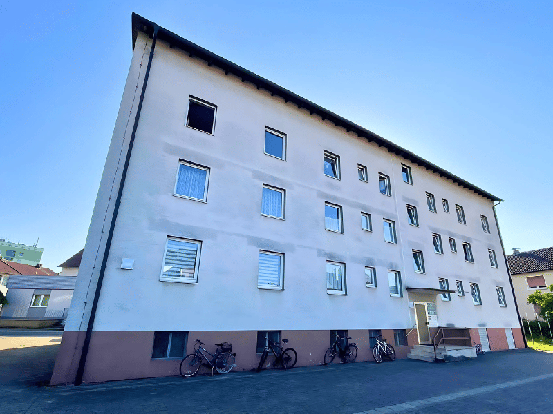 Kapitalanlage mit Zukunft: Voll vermietetes Mehrfamilienhaus mit 13 Einheiten + 11 Garagen in Hallstadt bei Bamberg – Hallstadt – Bild 1 von 9