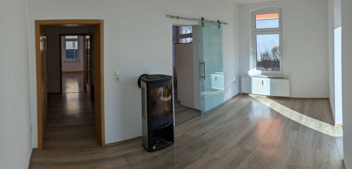 94 m² Komfortwohnung mit Kamin, Balkon & moderner Solar-Heizung ☀️