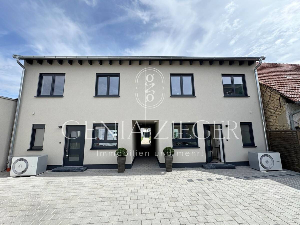 Hochwertiger Neubau: Stilvolle Doppelhaushälfte in geschützter Lage – 68794 Oberhausen-Rheinhausen – Bild 1 von 9