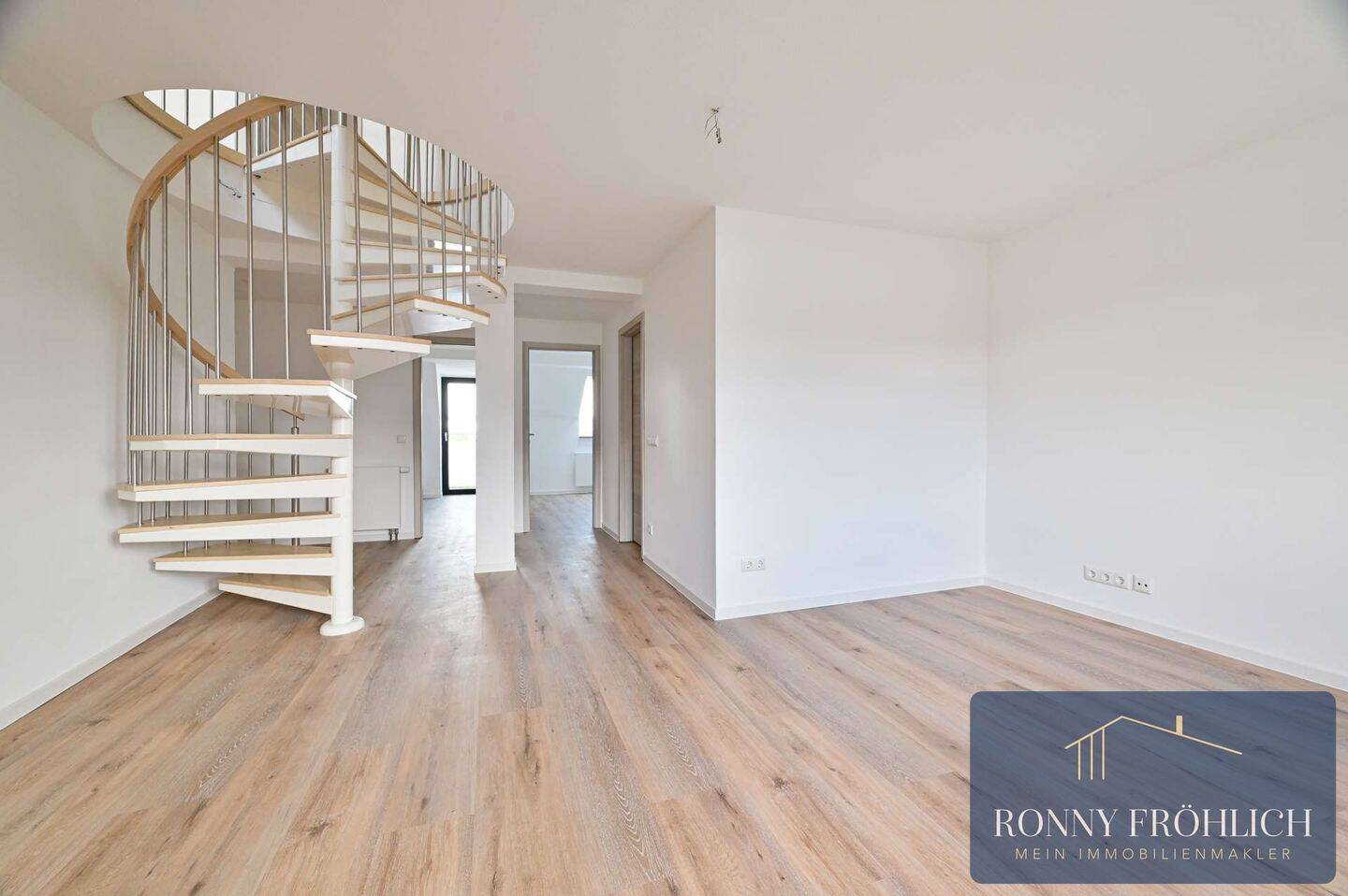 WOW! Frisch saniert: Stilvolle 3-Raum-Maisonette mit Balkon, Aufzug & Fernblick auf dem Kaßberg! NEU – Chemnitz – Vorschaubild 6