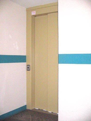 * Großzügige 2-Zimmer mit Wannenbad, möbl. Küche, Lift, Abstellraum und Laminat! * – Chemnitz – Vorschaubild 3
