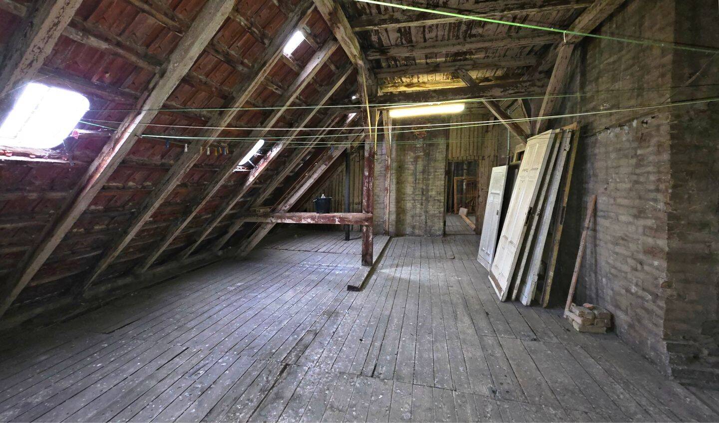 Altbau-Rohling mit dem Ausbaurecht für zwei Wohnungen im beliebten Neuköllner Drei-Länder-Eck!