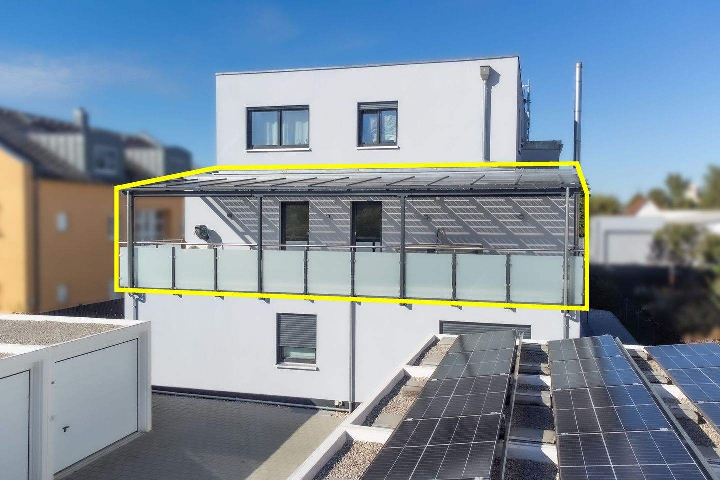 Sofort frei! Neuwertig! XXL-Balkon, Photovoltaik mit Speicher, zwei Garagen, Einbauküche, Smart-Home – Ingolstadt – Vorschaubild 4
