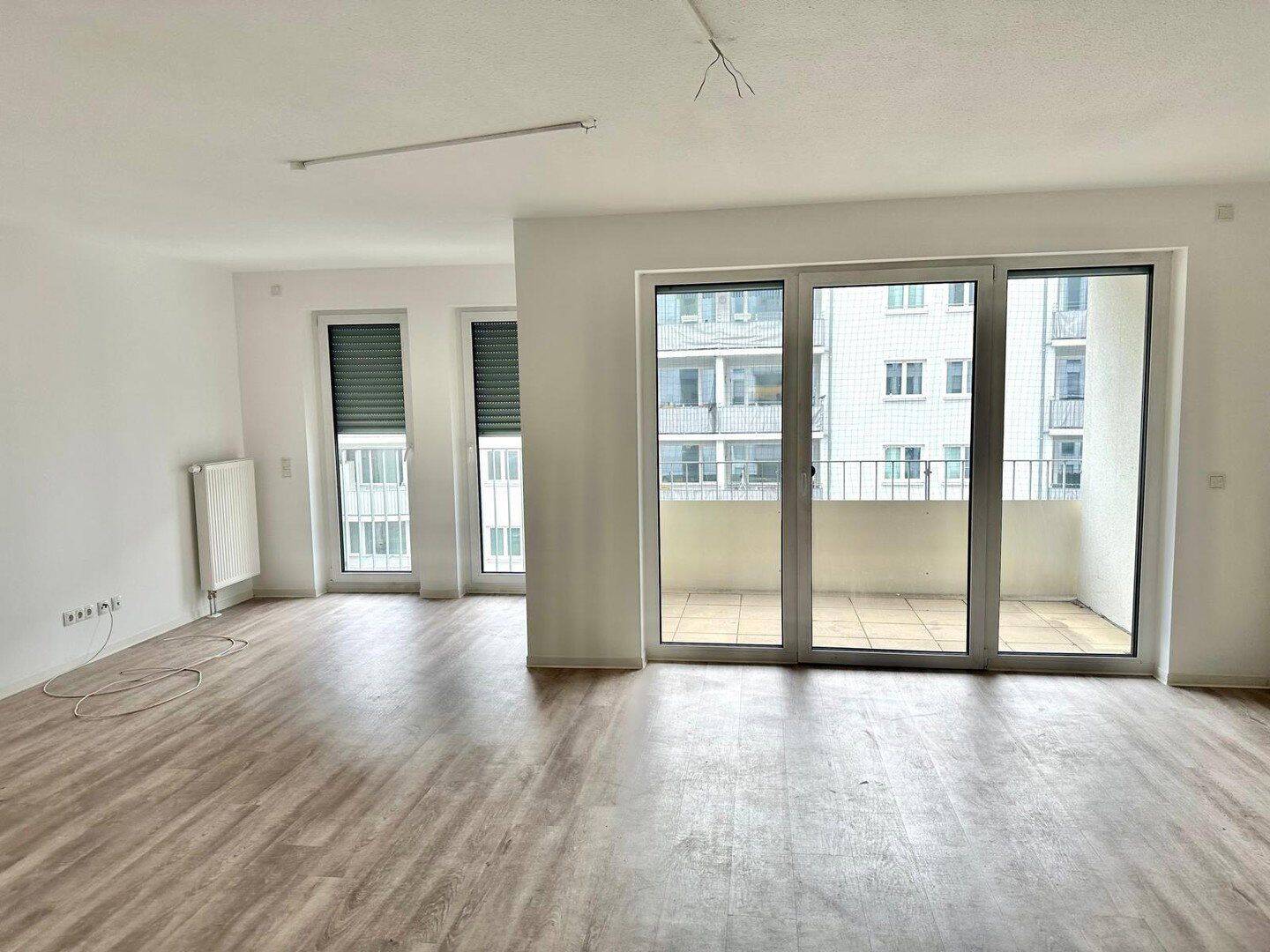 Erstbezug nach Renovierung: Barrierefreie Seniorenwohnung mit Loggia nähe Opernhaus – Nürnberg – Vorschaubild 2