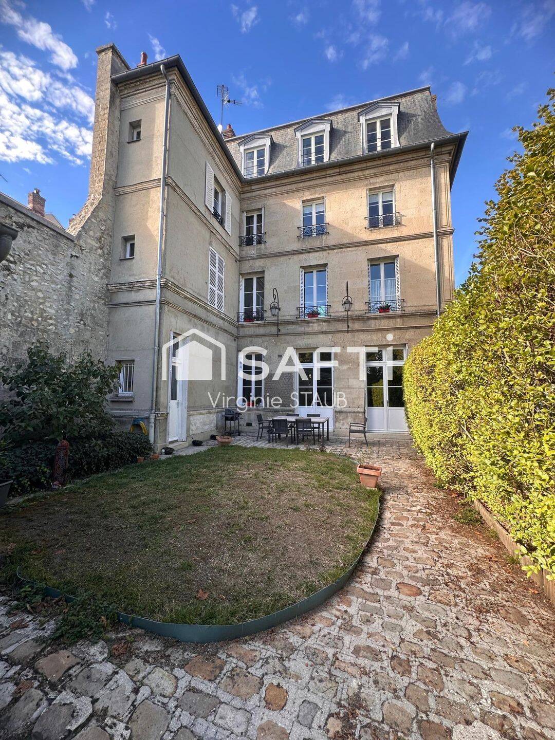 Maison 13 pièces 322 m² · à Compiègne · 322 m² · 995 000 €