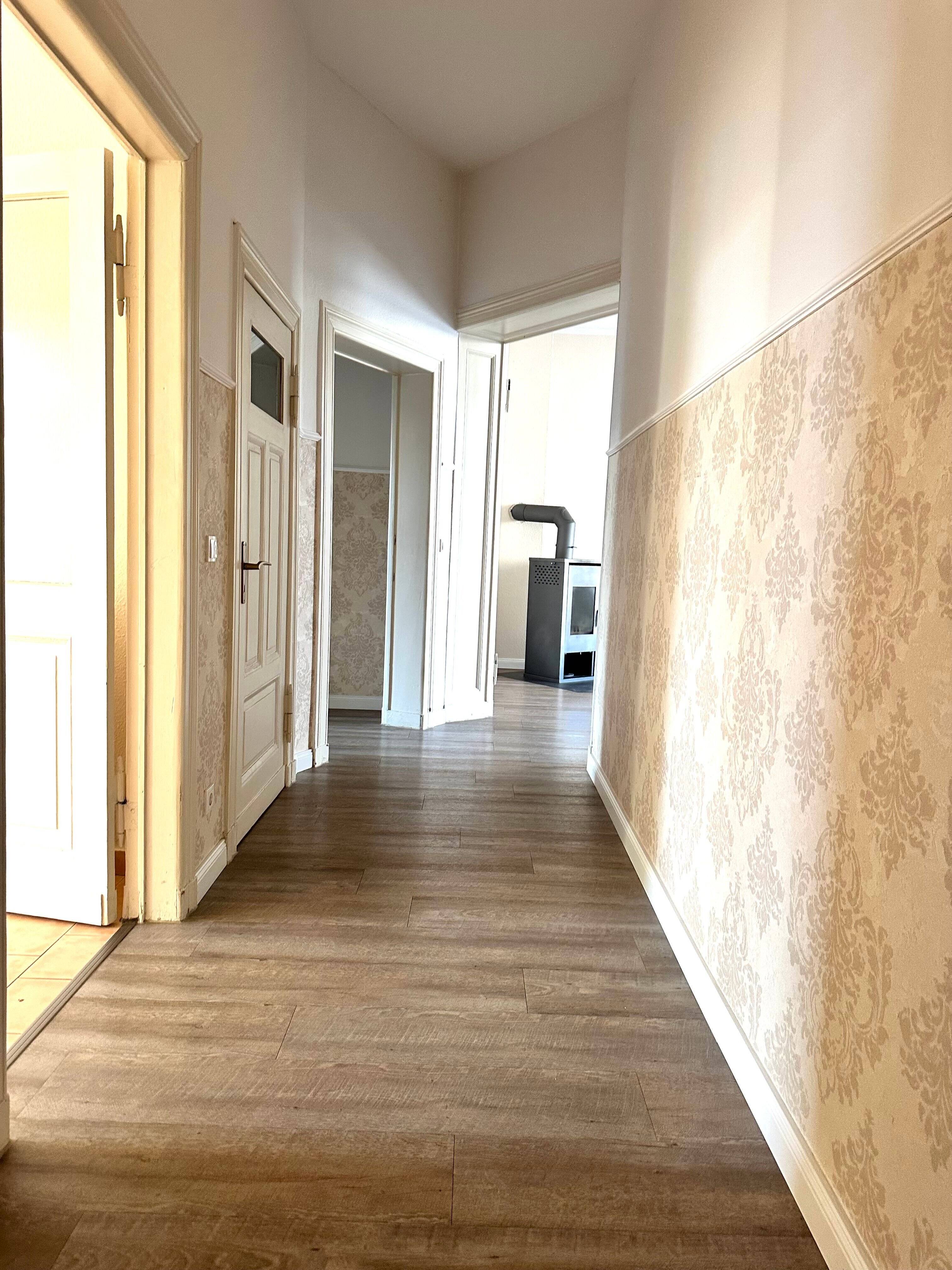 2-Zimmer Wohnung mit Kamin, Balkon und Parkplatz in Stadtfeld Ost zu vermieten – Magdeburg – Vorschaubild 2