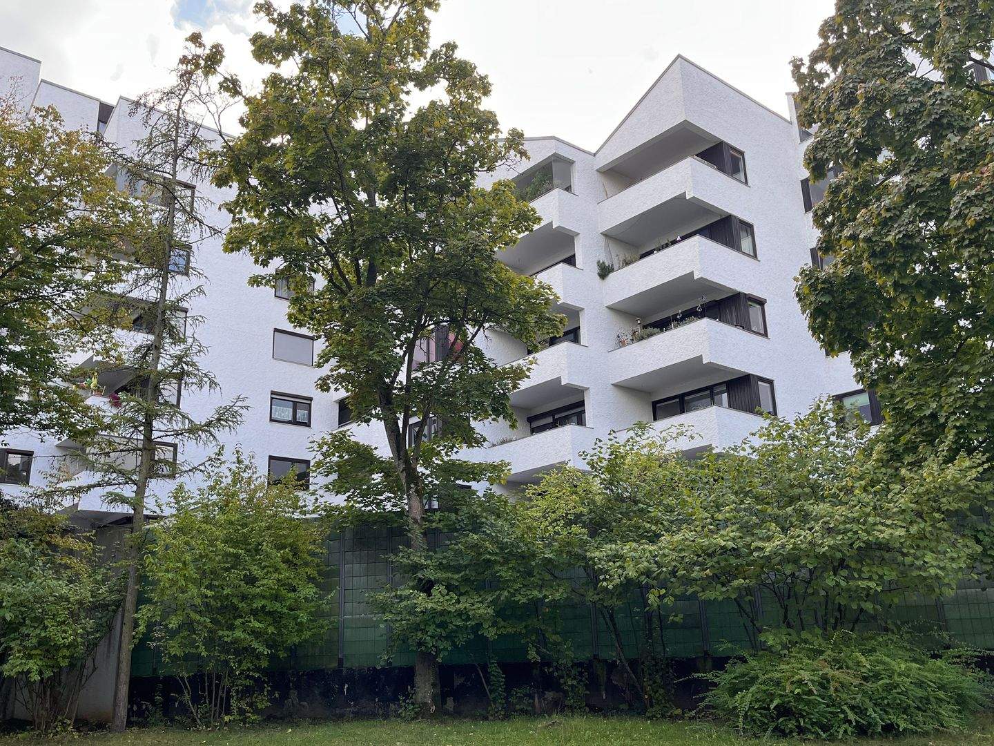 Rendite 4,06%! Vermietetes großes 1-Zi-App. mit ca. 5 m² Balkon in Regensburg West