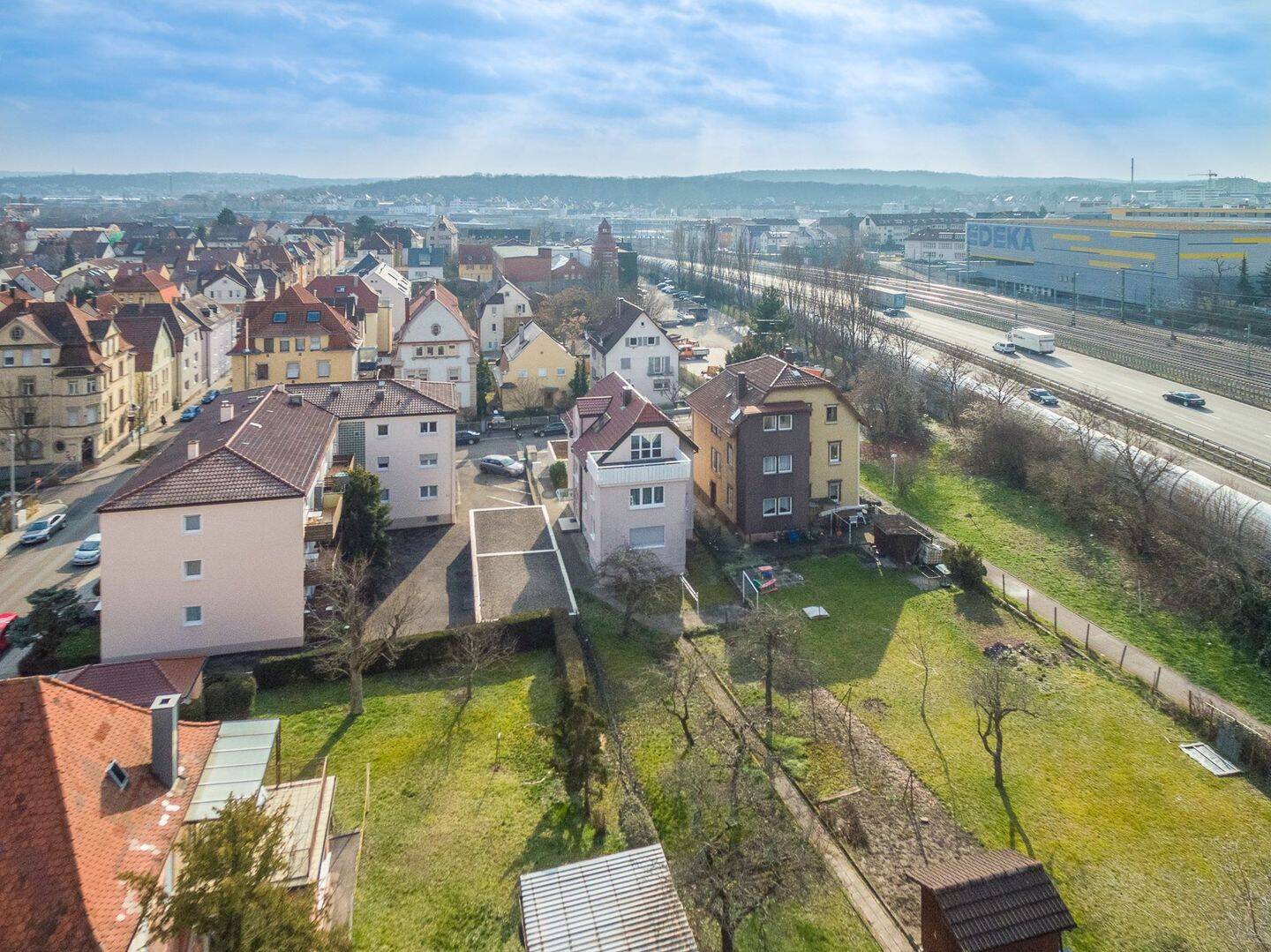 +++ Nahe PORSCHE - Parkett - Tageslicht-Bad mit Wanne und Dusche, separates WC - Süd-Balkon - Möbel-Übernahme möglich... – Stuttgart – Vorschaubild 3