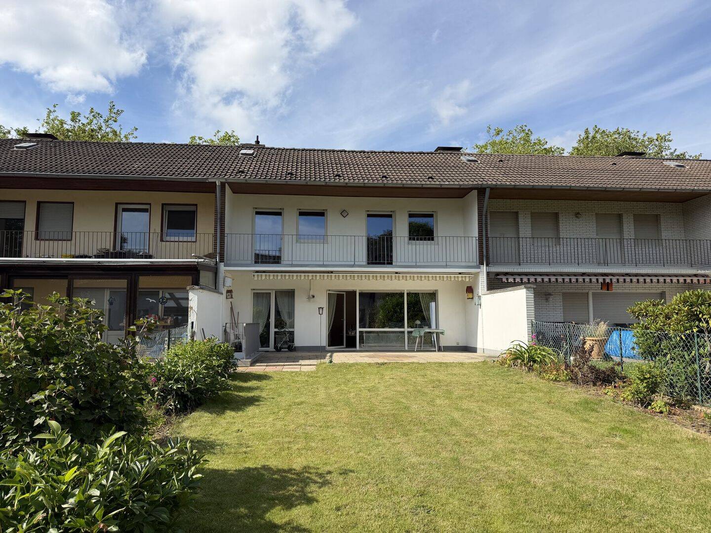 Schickes Reihenhaus in MG-Rheindahlen * ca. 100 m² Wfl. * Grd. ca. 288 m² * sonniger Garten * Garage – Mönchengladbach – Vorschaubild 2