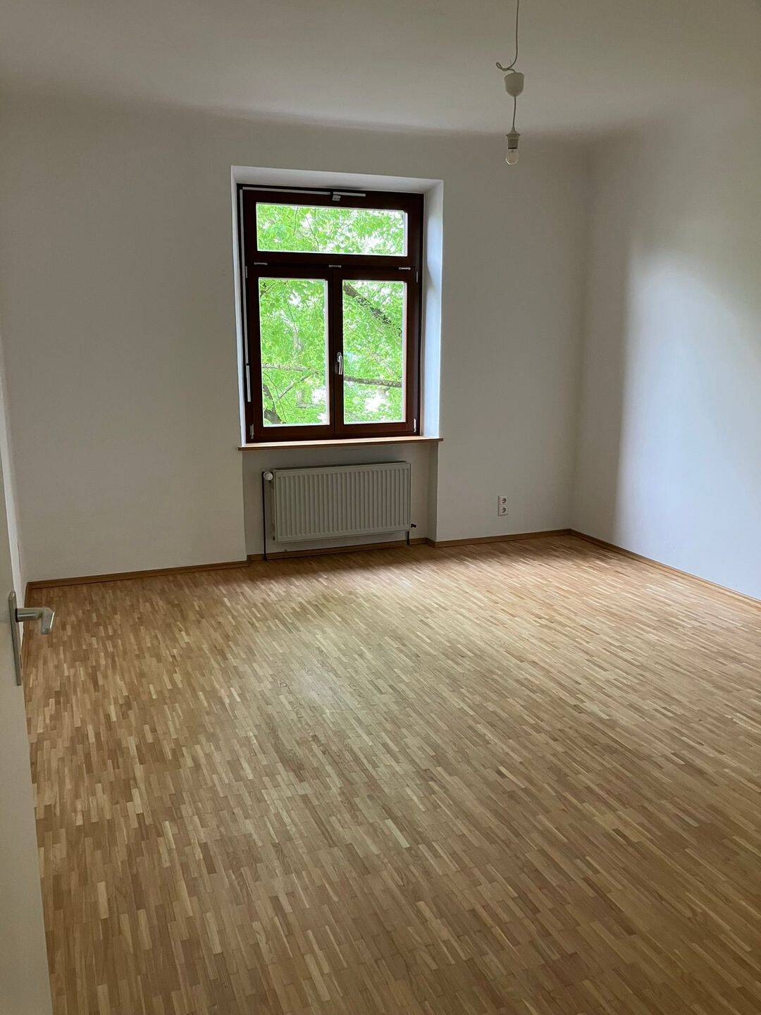 elle und großzügige 4-Zi-Wohnung Nähe Südpunkt mit 4 Balkonen und Parkettboden ab sofort zu vermieten – Nürnberg – Vorschaubild 8