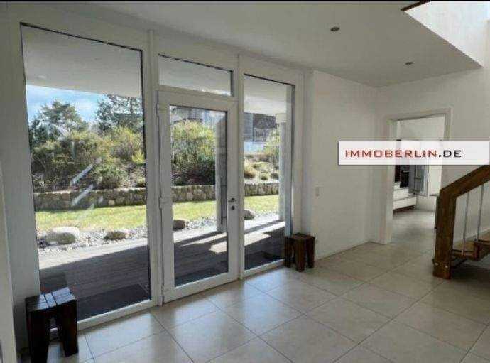 IMMOBERLIN.DE - Investmentperle auf Usedom! Exquisites Ferienhaus beim Ostseestrand – Karlshagen – Bild 1 von 9