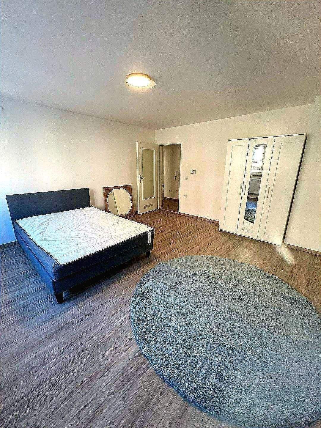 Großzügiges Zimmer mit Balkon in WG in Nürnberg Gostenhof - RENOVIERT und MÖBLIERT – Nürnberg – Bild 1 von 4