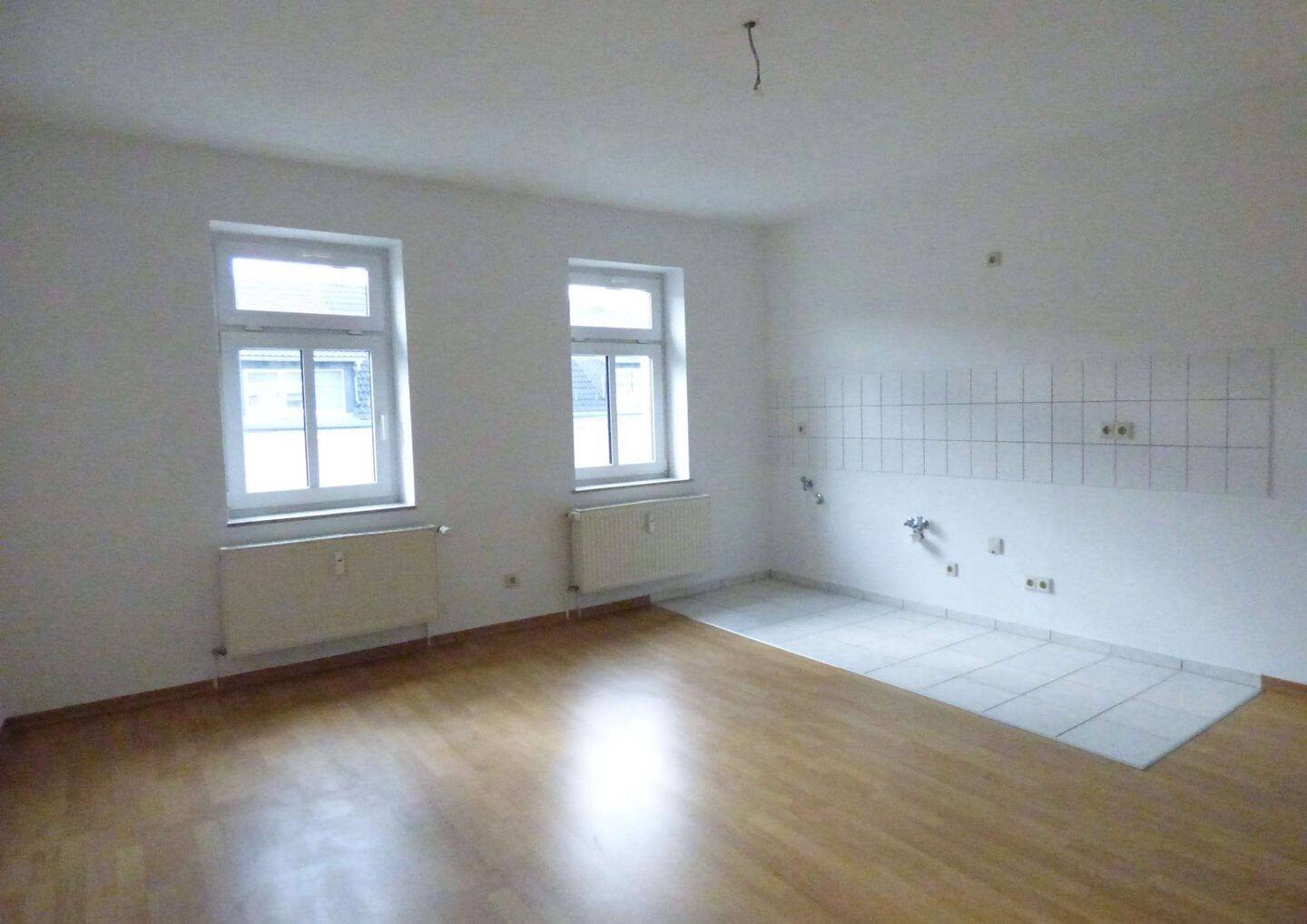 Nachmieter gesucht ab 1.7. / EBK* ! lichtdurchflutete Zimmer - offene Küche – Chemnitz – Vorschaubild 3