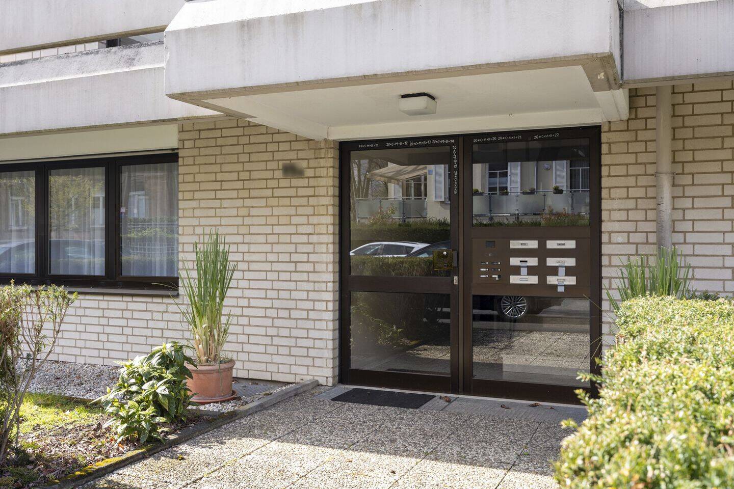 Attraktives 5-Parteienhaus mit vier Garagenstellplätzen! – Bonn – Vorschaubild 5