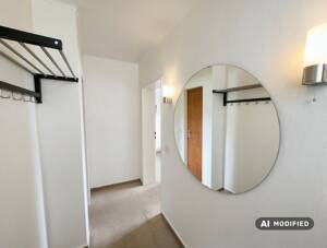 Renovierungsbedürftige 2-Zimmer-Wohnung mit Loggia