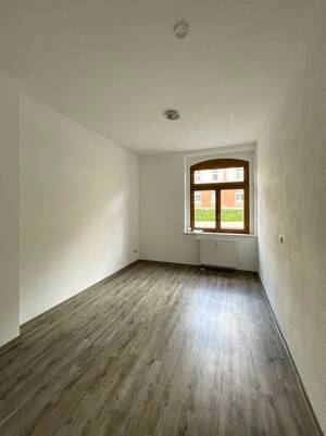 Gemütliche 2-Zimmer-Wohnung mit guter Anbindung und grünem Hinterhof! – 7743 Jena – Vorschaubild 5