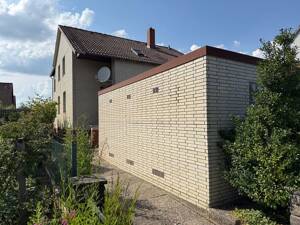 1-Familienhaus mit 4 Garagen