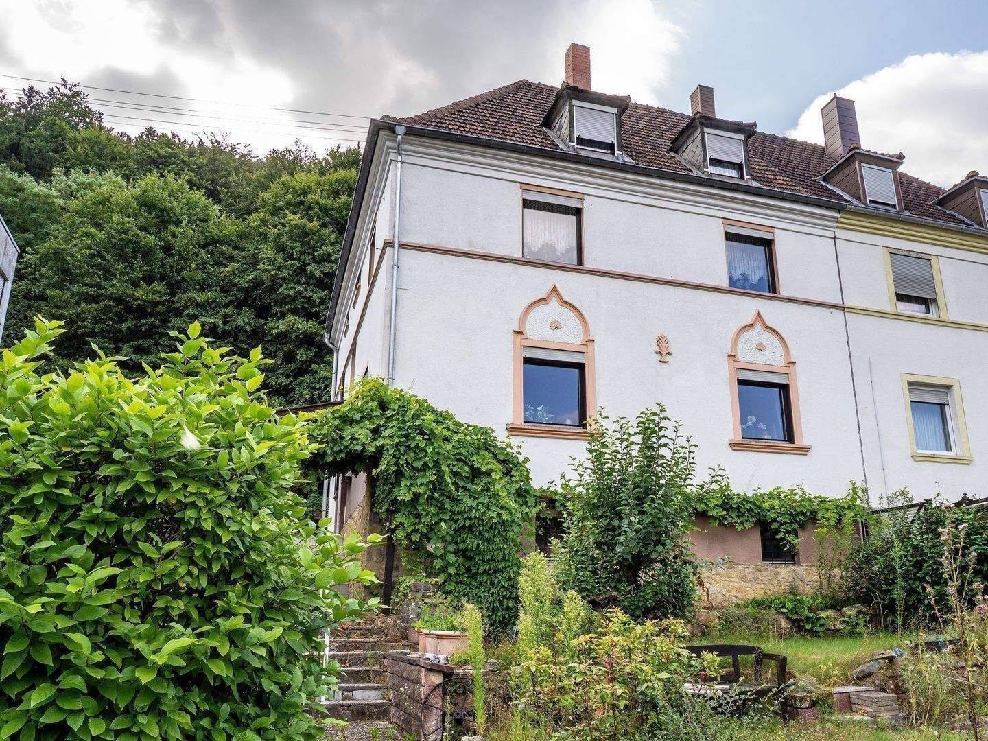 Endlich Platz! Tolles Zweifamilienhaus in Saarbrücken/Scheidt zu verkaufen!