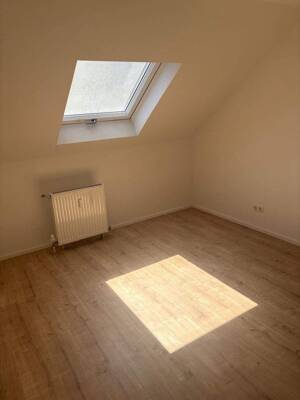 Modern & zeitlos wohnen – attraktive 2-Zimmer-Dachgeschosswohnung in Offenbach zu vermieten – 63065 Offenbach am Main – Vorschaubild 4
