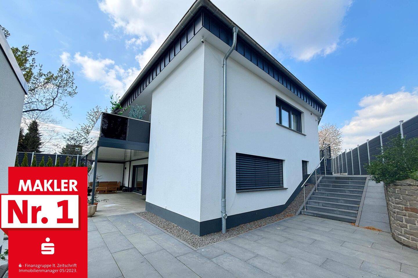 Exklusiver Luxus-Bungalow mit großzügigem Grundstück und hochwertiger Sanierung
