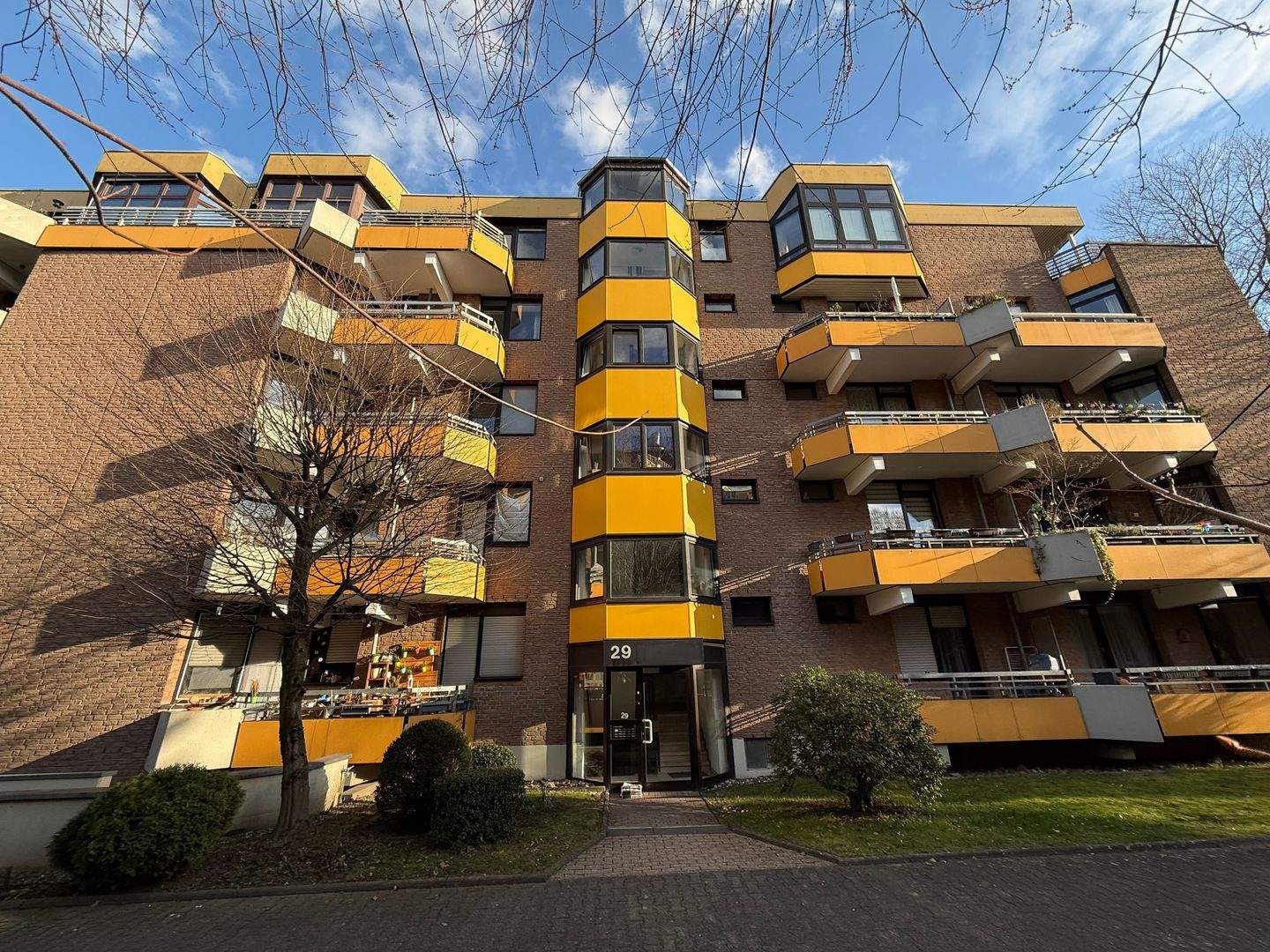 BONN-AUERBERG: Gut geschnittene 2-Zimmer- Wohnung mit Feierabendbalkon in gepflegter Wohnanlage – Bonn – Bild 1 von 9
