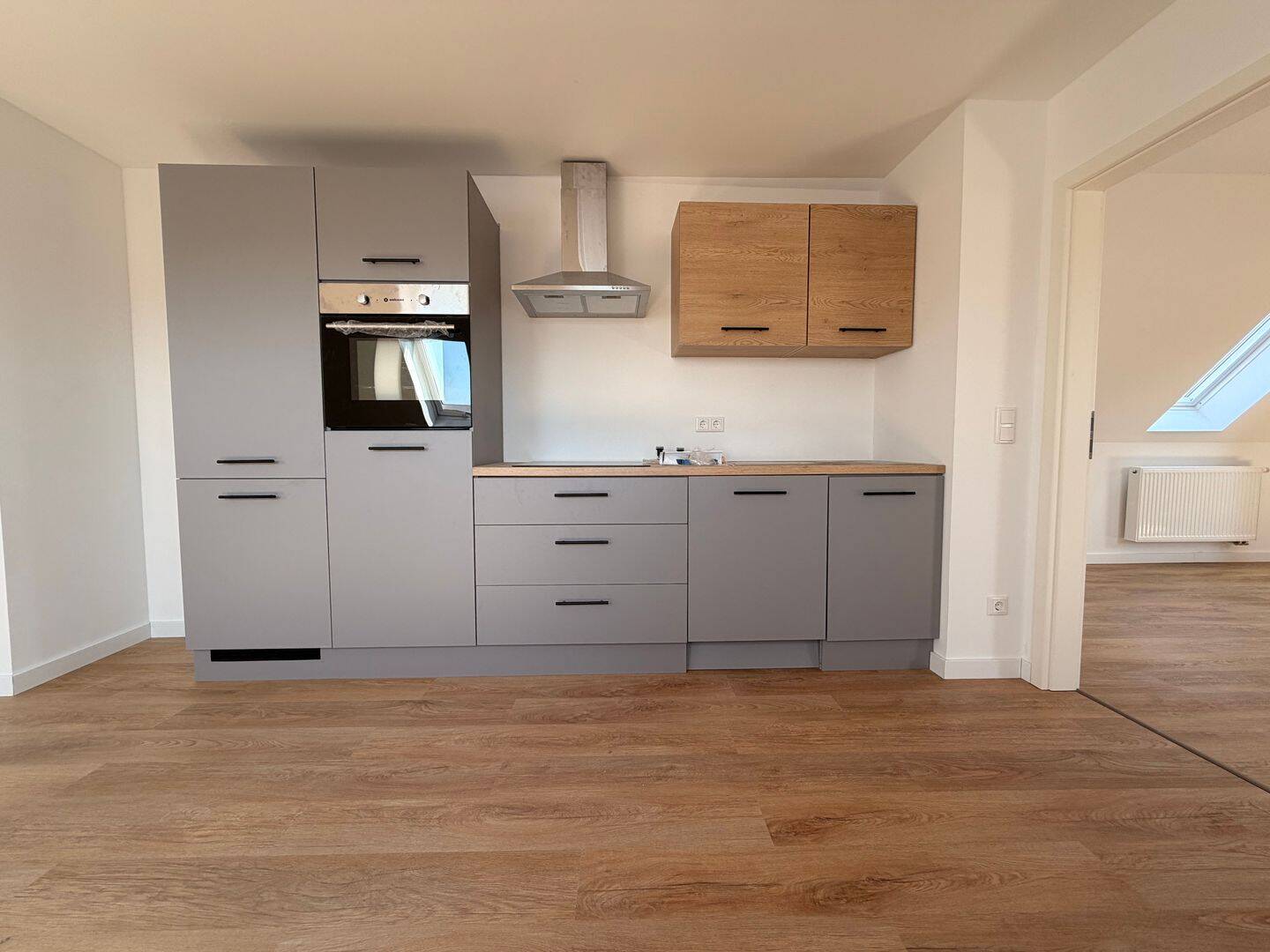Erstbezug nach DG-Ausbau +++ Moderne 3-Zimmer-Wohnung mit Einbauküche & Aufzug – Nürnberg – Vorschaubild 3