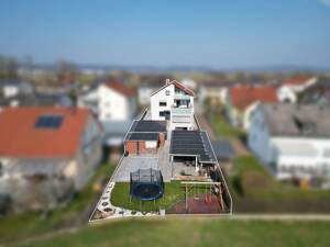 Luxus-MFH in Regensburg - kernsaniert, Garten, Pool & PV-Anlage auf Neubauniveau!