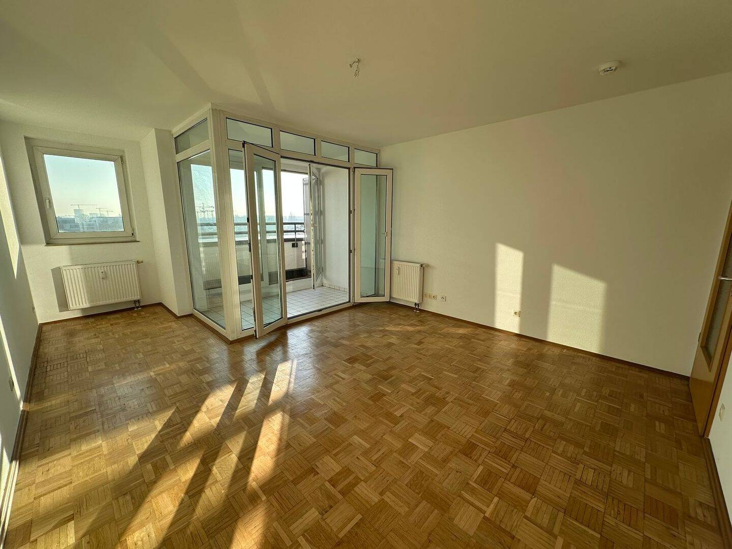 Bezugsfreie 2-Zimmer-Wohnung mit direktem Havelblick vom Balkon inkl. Tiefgaragenstellplatz – Berlin – Bild 1 von 9