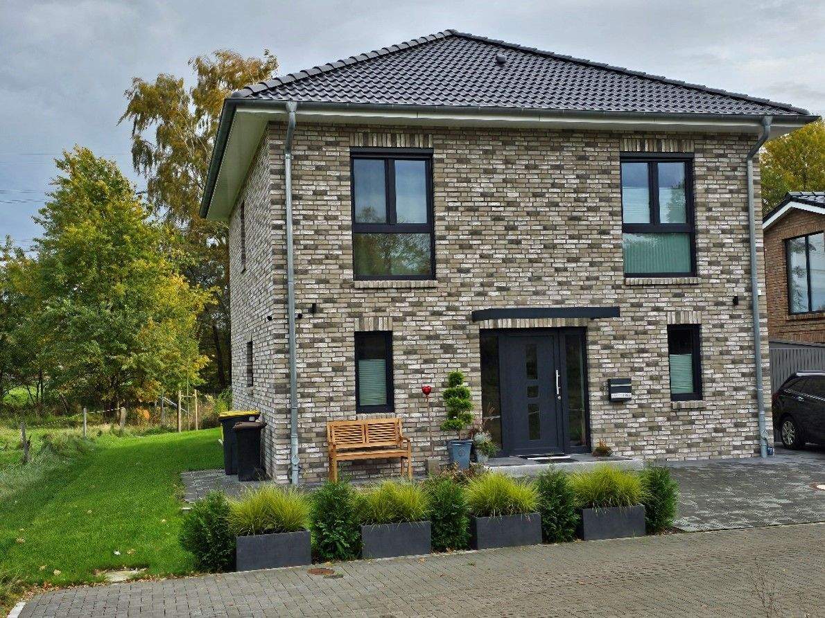 Raum & Licht - Wohnen auf 2 vollen Geschossen Niedrigenergiehaus mit Wärmepumpe & PV-Anlage - Neubau in Planung – Ahrensbök – Vorschaubild 2