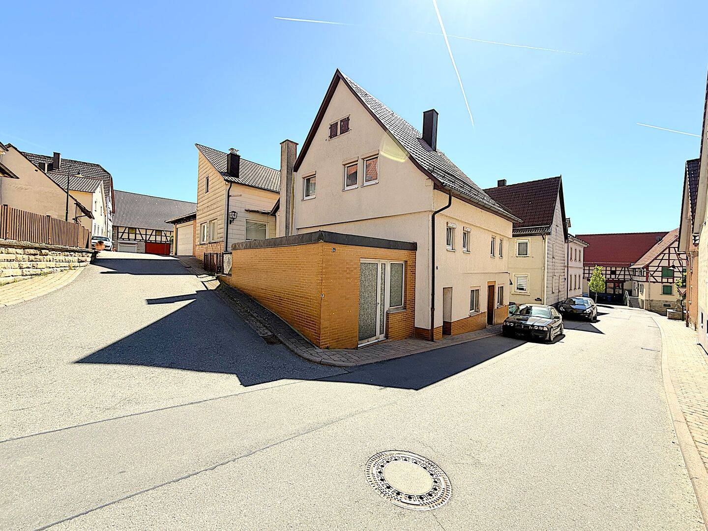 Ein-/Zweifamilienhaus mit qualitativer Halle / Werkstatt als Gewerbemöglichkeit in Hüffenhardt – Hüffenhardt – Vorschaubild 4