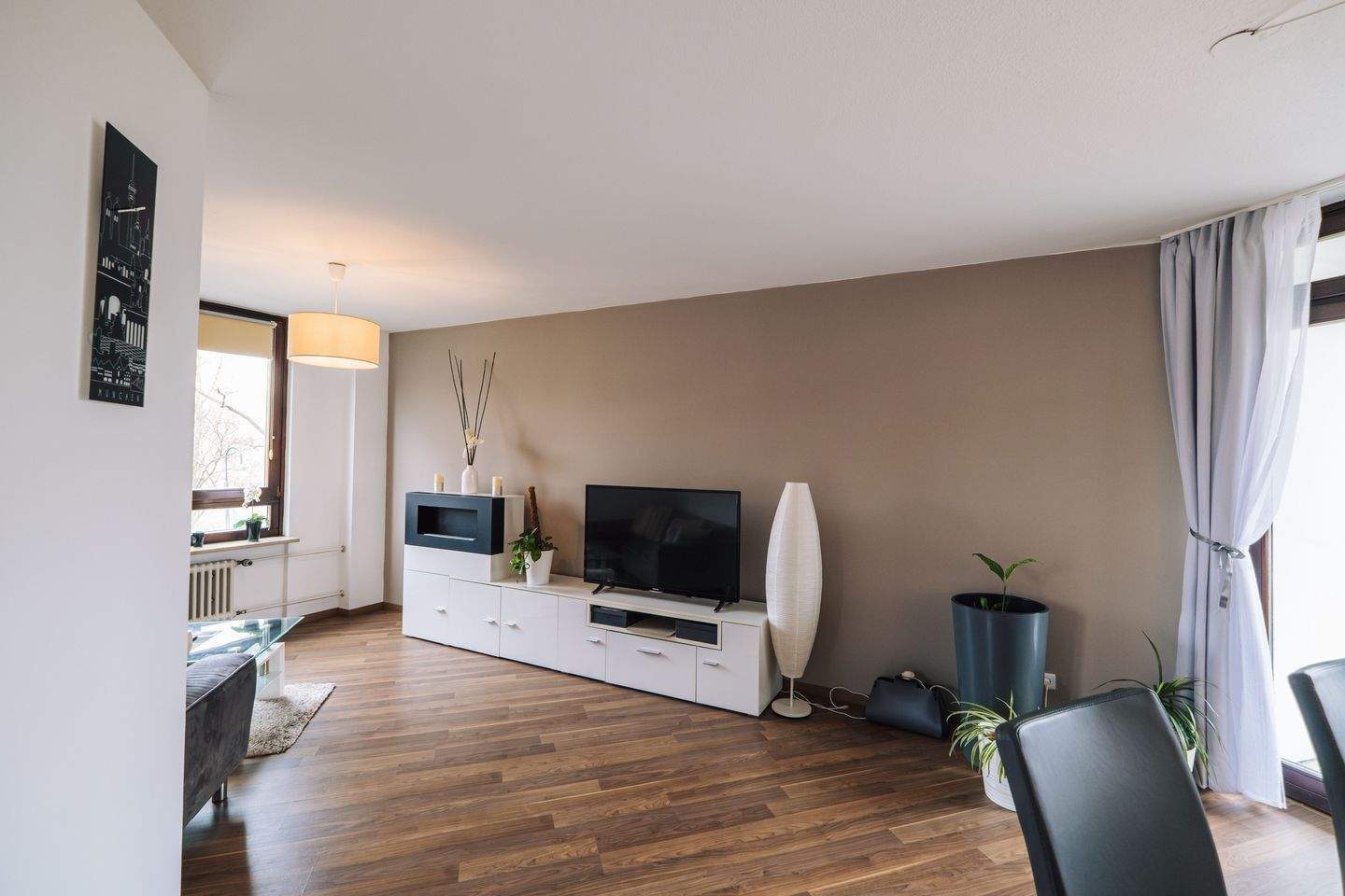 Möblierte 2-Zimmer-Wohnung mit besonderem Flair & guter Vermietbarkeit – München – Vorschaubild 2