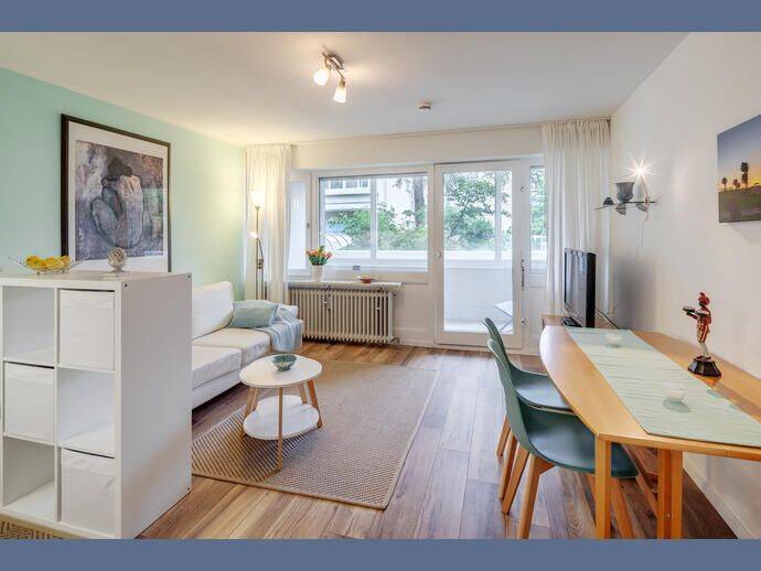 Möbliert: Sehr freundliche 1-Zi-Wohnung mit großer Loggia – München – Bild 1 von 9