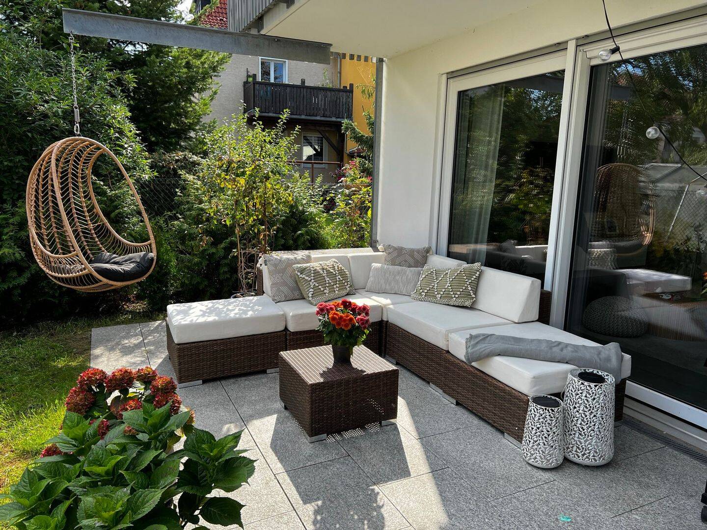 Modernes Einfamilienhaus mit EBK, Terrasse, Balkon, Grünflächen und Carport – Dresden – Vorschaubild 9