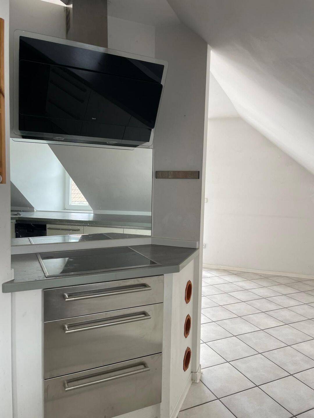 2,5 Zimmer DG Wohnung mit Aussicht- 250m zur U2 – München – Vorschaubild 4