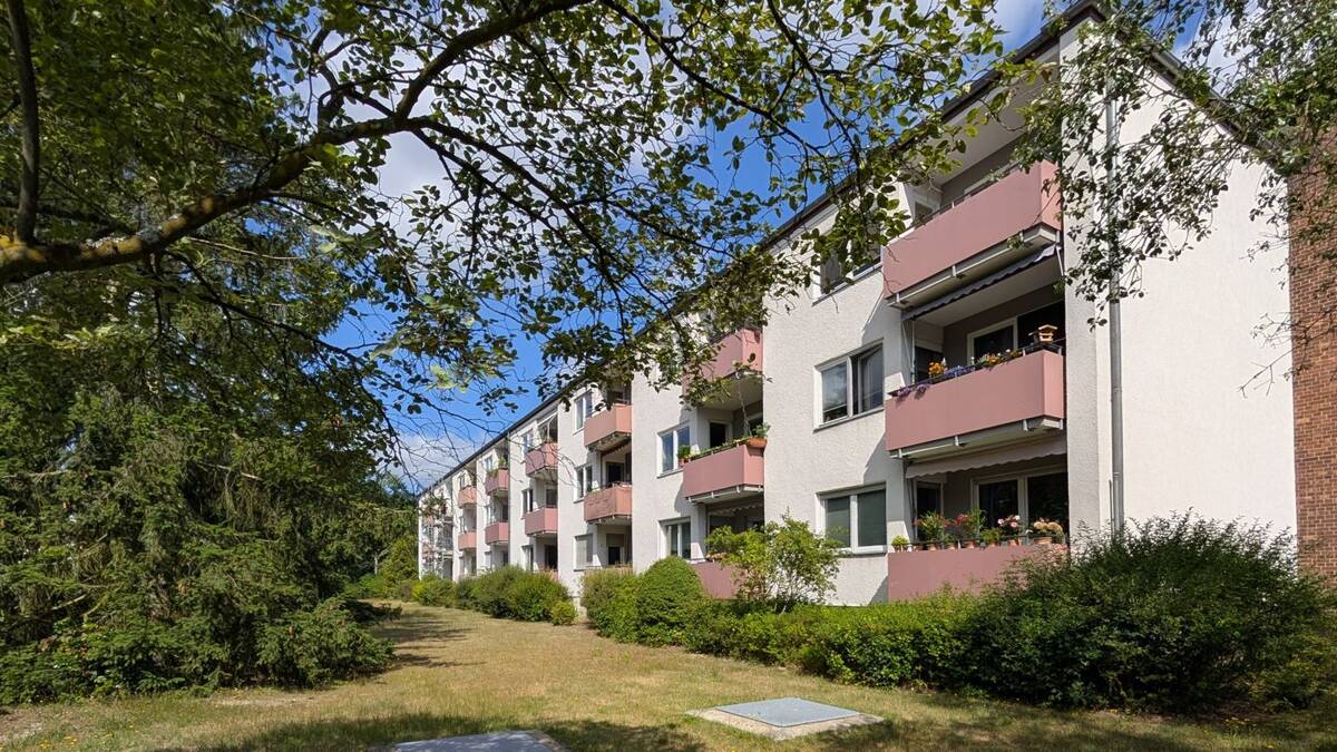Bezugsfreie 4-Zimmer-Maisonette mit Tageslichtbad & zwei Balkonen – 14165 Berlin – Bild 1 von 9