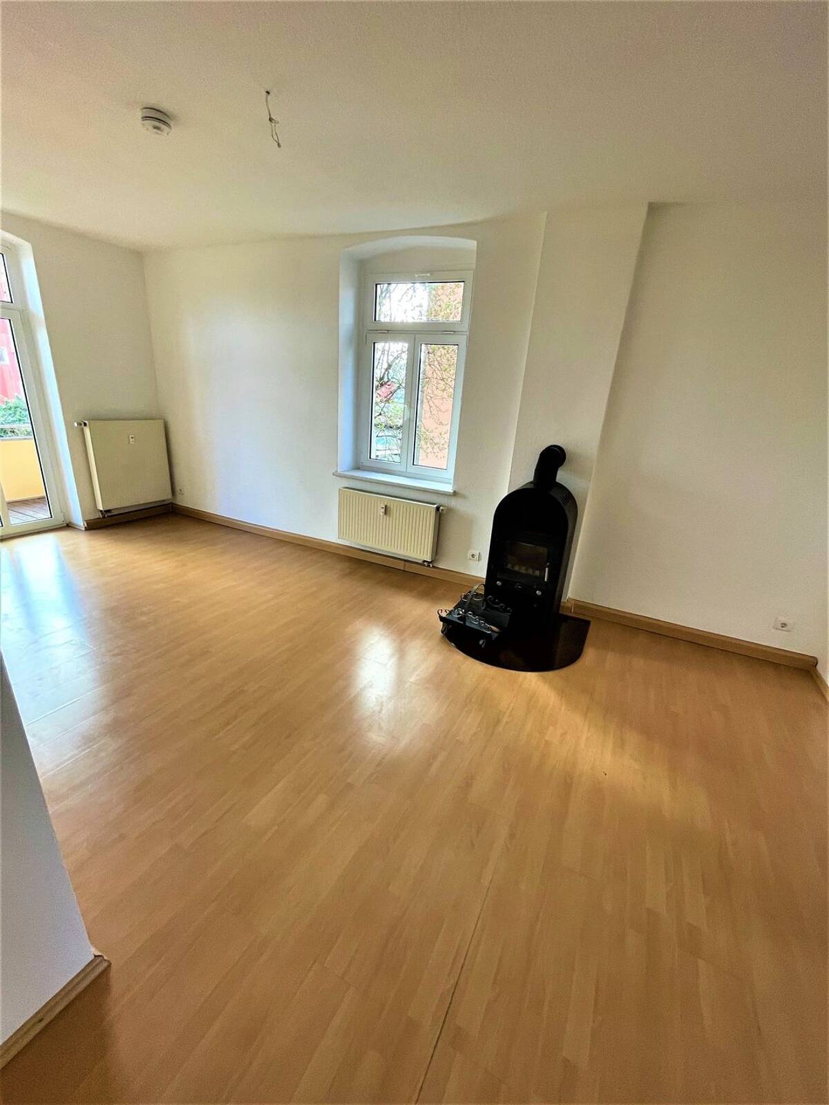 BS52/EGli - Charmante 2-Raum-Wohnung mit Balkon, Kaminofen und Einbauküche in Oschatz – 4758 Oschatz – Bild 1 von 9