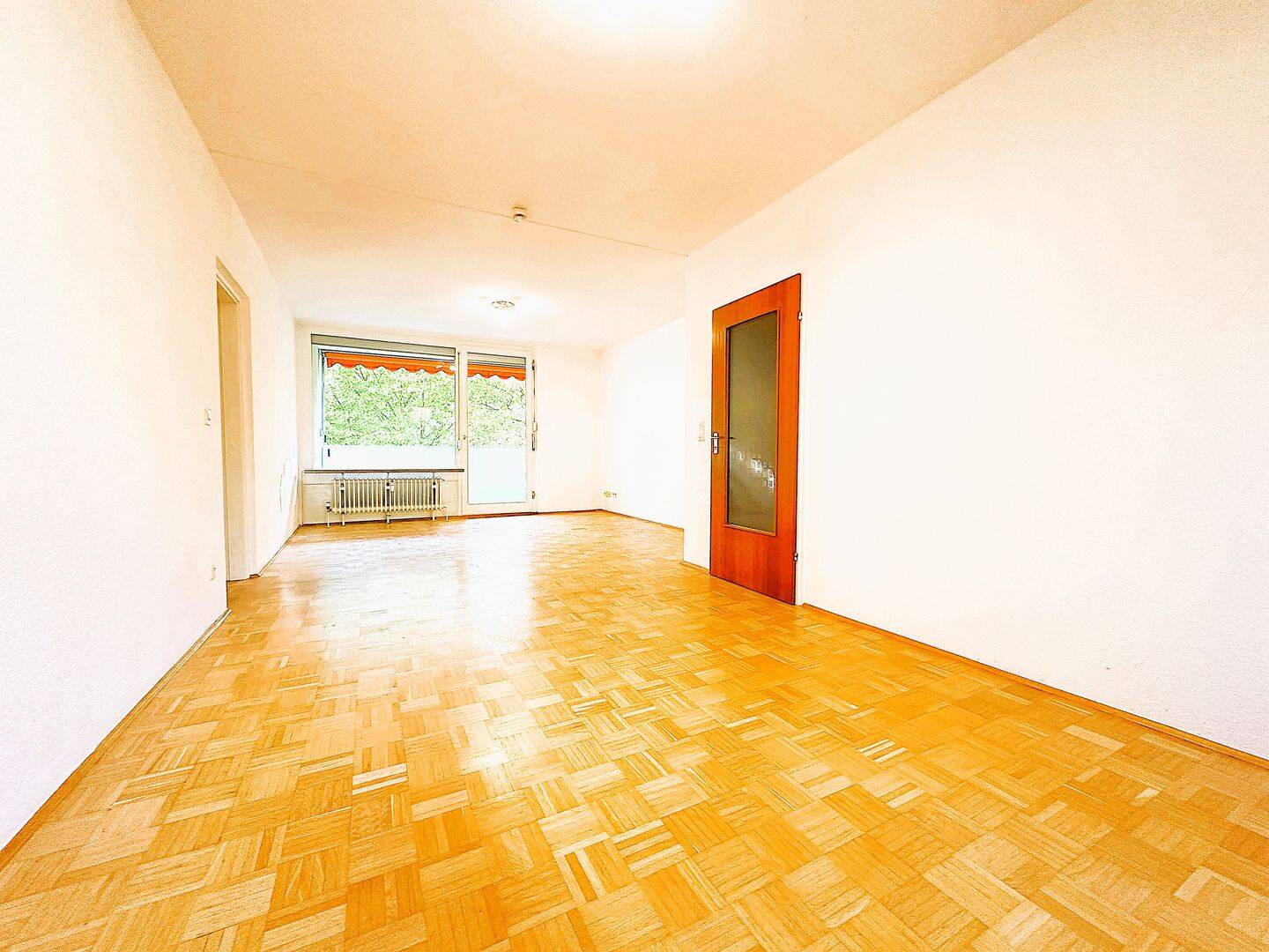 ... BLICK INS GRÜNE ... 3-ZIMMER-WOHNUNG MIT LOGGIA IN RUHIGER LAGE ... – Nürnberg – Vorschaubild 4
