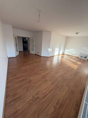 Modernes Wohnen in Sasel: 3,5 Zimmer, Südwest-Balkon, Aufzug & 2 TG-Plätze – 22393 Hamburg – Vorschaubild 2