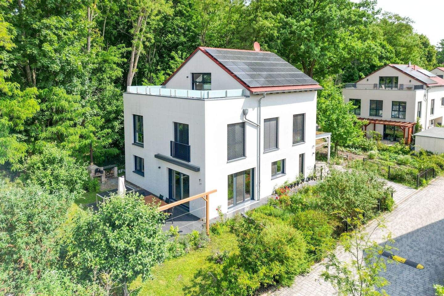 Traumlage mit Wasserzugang zum Templiner See - exklusives Einfamilienhaus in Potsdam – Potsdam – Bild 1 von 9