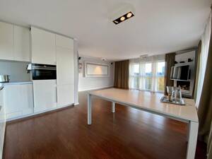 Exklusive, sonnige Familienwohnung - 4-ZKB mit Balkon direkt am Rebstockpark – 60486 Frankfurt am Main – Vorschaubild 4