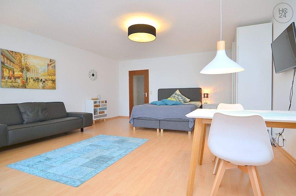 Modern möblierte 1-Zimmer-Wohnung mit WLAN und Balkon in Wöhrd