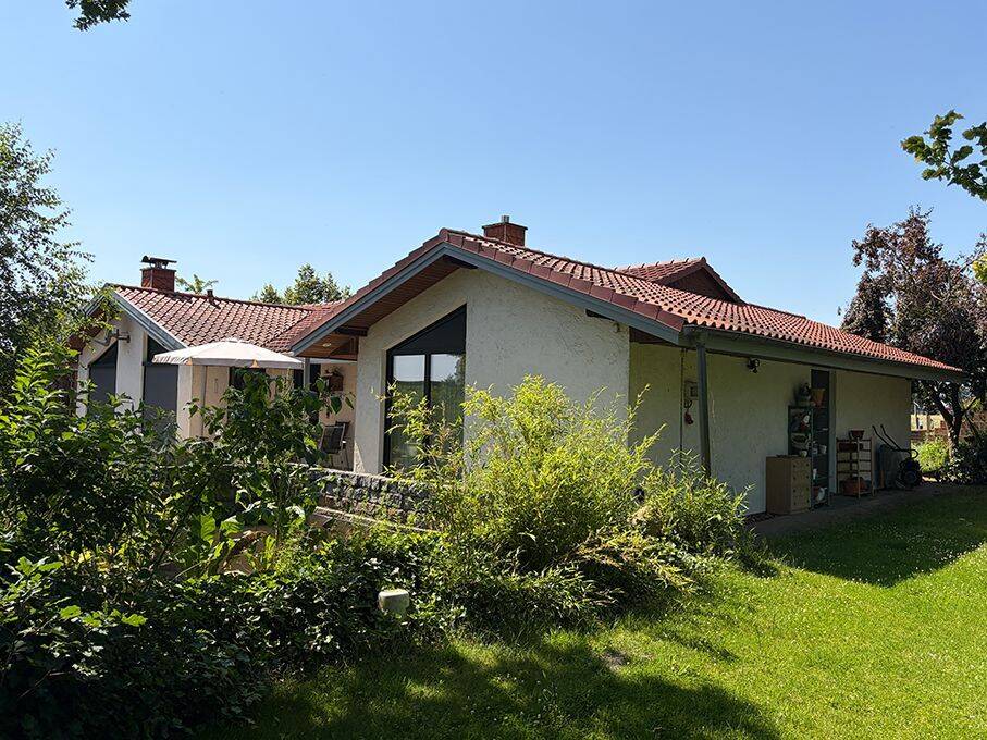 Emtinghausen: Wohnen im Grünen! Attraktives Einfamilienhaus auf 4.500 m² Traumgrundstück mit Teich. – Emtinghausen – Vorschaubild 2
